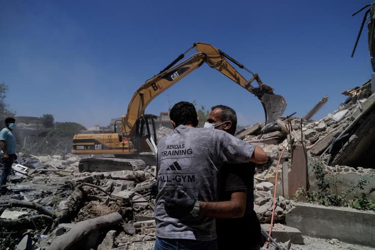 הרס בזירה נוספת בכפר באריש שבצור, בצהריים (צילום: REUTERS/Zohra Bensemra) צור