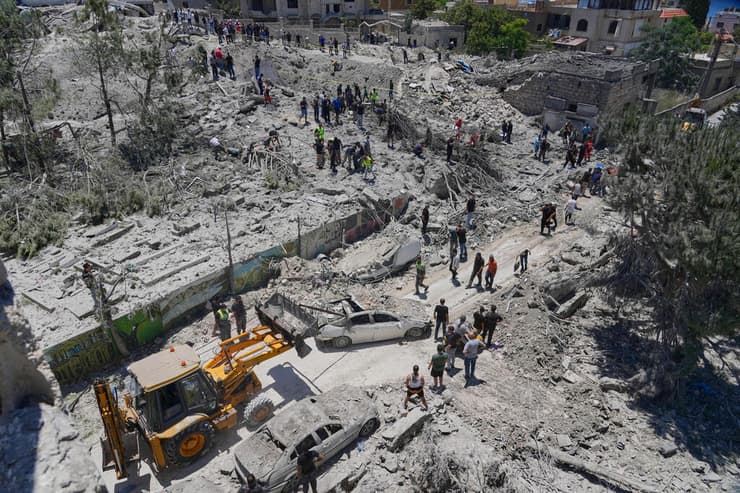 הרס בכפר קנארית בנפת צידון (צילום: AP Photo/Mohammed Zaatari) כפר קנארית בנפת צידון