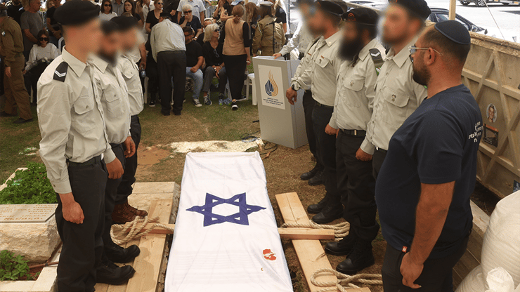 רס"ל פילין מובא למנוחות (צילום: גיל נחושתן) רס"ר (במיל') אלכסנדר פילין ז"ל מובא למנוחות