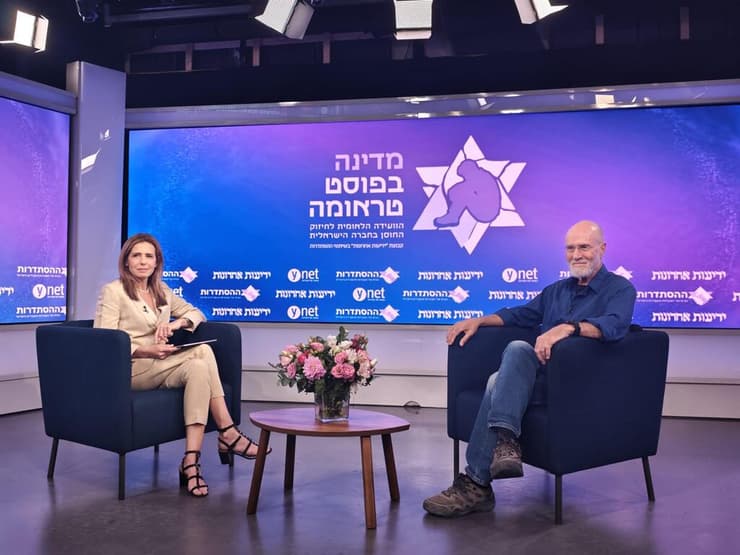פרופ' יורם יובל בריאיון לשרון כידון (צילום: דנה יופה) פרופ' יורם יובל בריאיון לשרון כידון