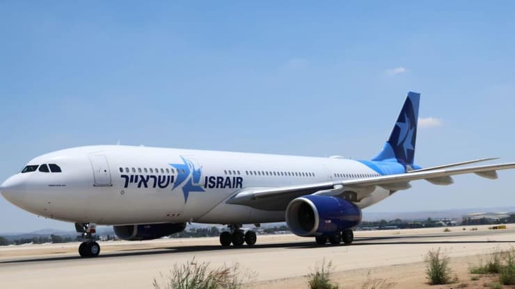 המטוס רחב הגוף של ישראייר שיבצע את הטיסות בקו (צילום: סיון פרג') המטוס רחב הגוף של ישראייר בנתב"ג