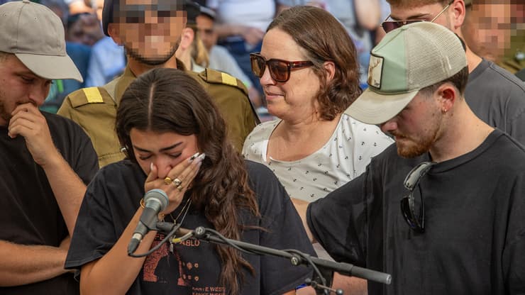 בת זוגו של ליאב, חושן. "האהבה הראשונה שלי" (צילום: עידו ארז) הלווייתו של סמ"ר ליאב כבביה ז"ל