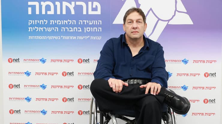 "אנחנו רוצים ללמד אותם לשלוט בפוסט-טראומה שלהם, ולא שהפוסט-טראומה תשלוט בהם". עו"ד עידן קלימן, יו"ר ארגון נכי צה"ל (צילום: דנה קופל) ועידת "מדינה בפוסט טראומה" / הוועידה הלאומית לחיזוק החוסן בחברה הישראלית