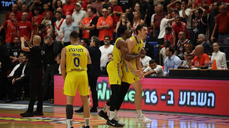 בסוף הוא החזיר. סורקין (צילום: טל שחר) רומן סורקין