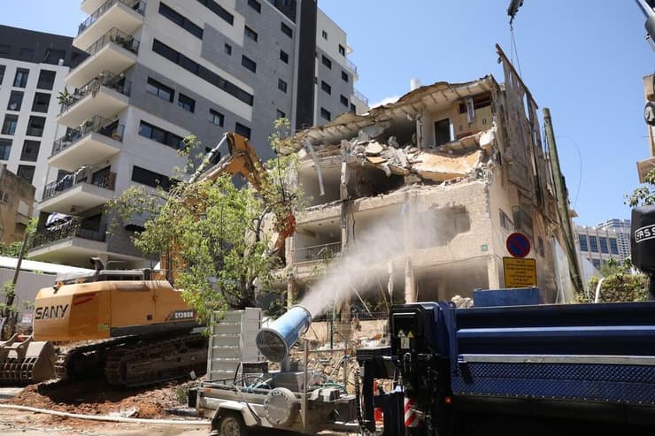 הריסה במסגרת התחדשות עירונית בשכונת חרוזים ברמת גן (צלם: גל פליבה) הריסה במסגרת התחדשות עירונית בשכונת חרוזים ברמת גן