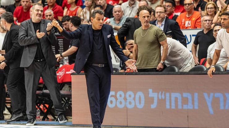 נשאר. דימיטריס איטודיס (צילום: טל שחר) דימיטריס איטודיס
