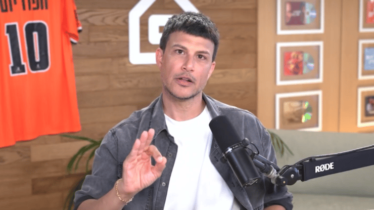 אסי עזר בקמפיין "כל מה שעוזר" של משרד הבריאות (צילום: משרד הבריאות) אסי עזר בקמפיין "כל מה שעוזר" של משרד הבריאות