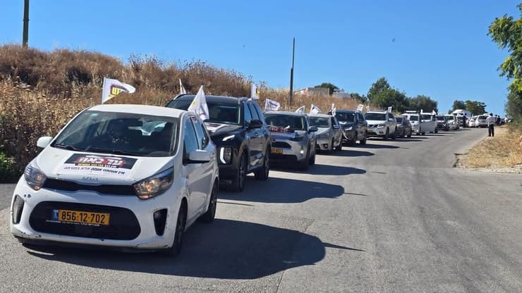 שיירת המחאה שיצאה מצפת (צילום: אלימלך גרסטל) שיירת מחאה יוצאת מצפת