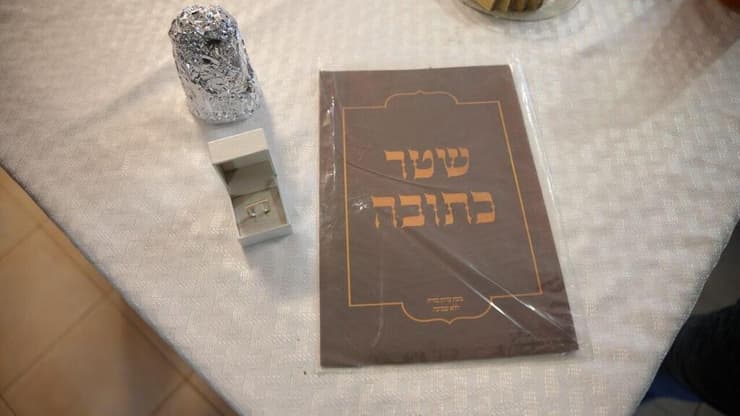 יותר מ-20 נערות מיבנאל ילדו בשלוש השנים האחרונות. כתובה מפשיטת המשטרה בפברואר (צילום: דוברות המשטרה) עשרות שוטרים מהמחוז הצפוני ומג"ב על מספר יעדים ביבניאל