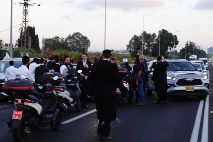 חסימה בצומת בני ציון (צילום: שאול גולן) חסימה בצומת בני ציון