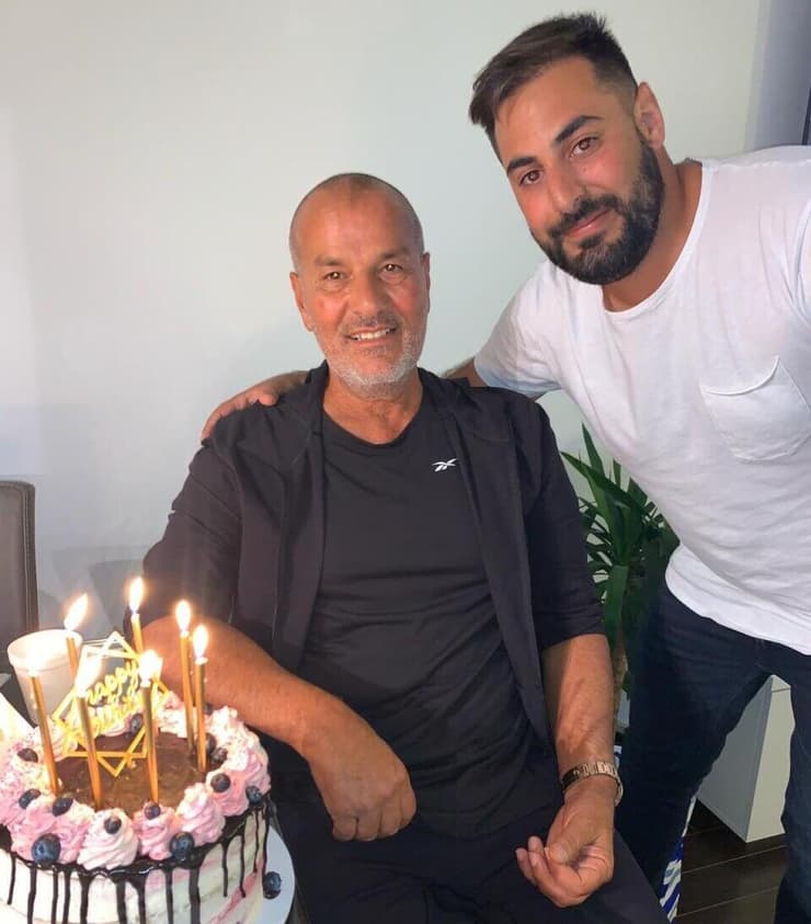 מיכאל מישל מזרחי ז"ל יחד עם משפחתו