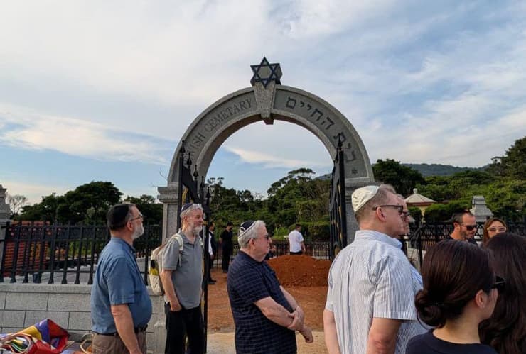 המלווים הגיעו מרחבי העולם