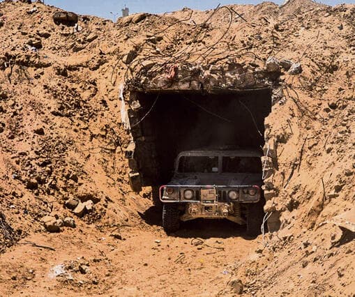 פתח מנהרה שאיתר צה"ל בציר פילדלפי ברצועה. ניסויים בסיוע צה"ל ומפא"ת