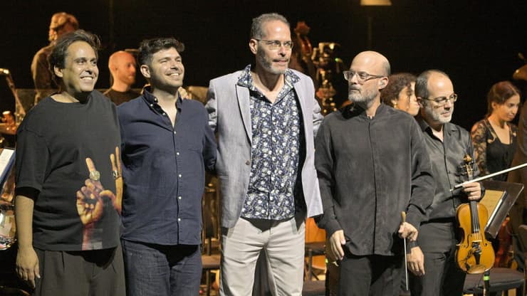 מתוך המופע מהפכה בצוותא, תזמורת המהפכה