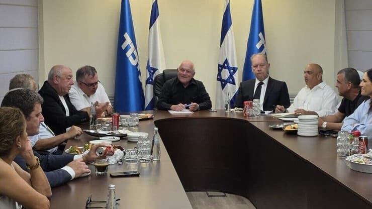ישיבת ועדת החוקה של הליכוד על הפריימריז בסוף החודש שעבר. בספסלים האחוריים זועמים: "לא יזרקו אותנו" שיבת ועדת החוקה של הליכוד על הפריימריז