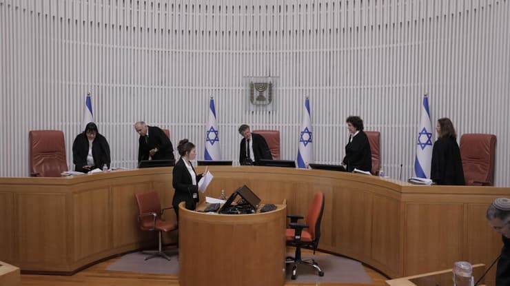 "משדרים ניתוק ויהירות". שופטי בית המשפט העליון (צילום: אלכס גמבורג) דיון בעתירות בעניין בחירת מבקר המדינה על ידי הכנסת