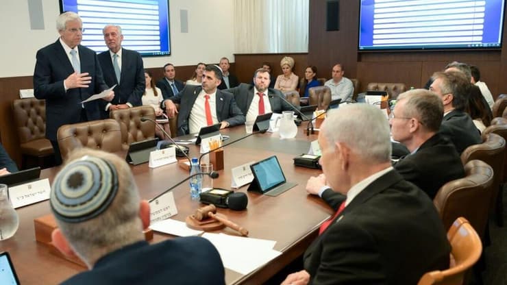 ישיבת ממשלה. נגד משרדי הממשלה נפסקו הוצאות בסך יותר ממיליון שקלים (צילום: מעיין טואף /לע"מ) ישיבת הממשלה
