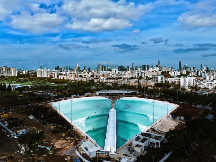 מתחם הגלישה (צילום: עמית שסטוביץ) גלישה