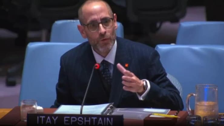 עו"ד איתי אפשטיין שהשווה את נתניהו וטראמפ להיטלר וקרא לפעול נגד ישראל