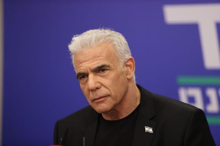 "נתניהו משכתב את ההיסטוריה". יאיר לפיד (צילום: אלכס קולומויסקי) יאיר לפיד בישיבת סיעה מפלגת ביחד