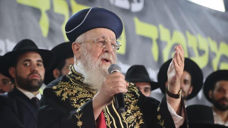 הרב  יצחק מחאת חרדים כנגד מעצר בני הישיבות בבני ברק