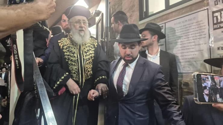 הרב  יצחק מחאת חרדים כנגד מעצר בני הישיבות בבני ברק