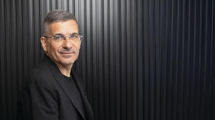 יעקב אטרקצ'י. "רמי משותקת. כל יום דוחים מכרזים. זה מצב לא בריא"