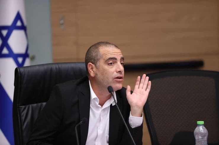 הודיע על "ריכוך" החוק. יו"ר הקואליציה אופיר כץ (צילום: אלכס קולומויסקי ) ועדת הכנסת על חוק יסוד לימוד תורה