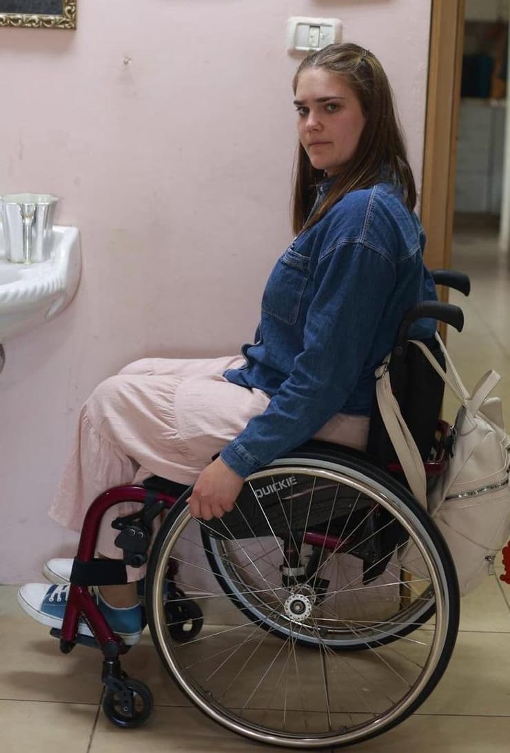 אלישבע דיוויס. "כולם מתעצבנים שאני רוצה לעלות בכלל לאוטובוס כי זה לוקח הרבה זמן" אלישבע דיוויס