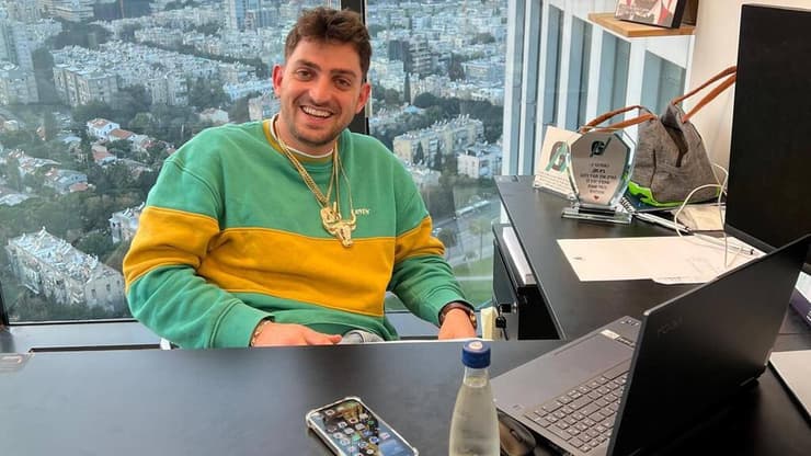"אני לא מתנהל כמו אדם שמרגיש שהוא עשיר" (צילום באדיבות גיא נתן) גיא נתן עבור מגזין סופש