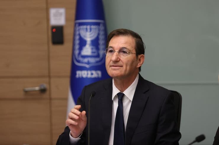 יו"ר ועדת החוץ והביטחון ביסמוט. "אין המינימום שמקרב לתכלית - שילוב בין התורה לצמצום אי-השווין" (צילום: אלכס קולומויסקי ) ועדת חוץ וביטחון