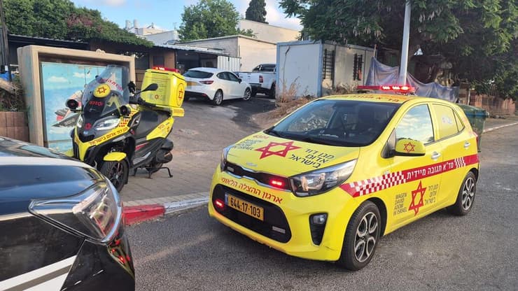 הזירה בנתניה (צילום: תיעוד מבצעי מד"א) זירת הרצח בנתניה