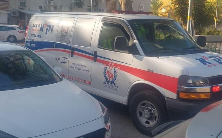 אמבולנס זק"א בזירת הרצח בנתניה (צילום: דוברות זק״א) אמבולנסים של זק"א בזירת הרצח בנתניה
