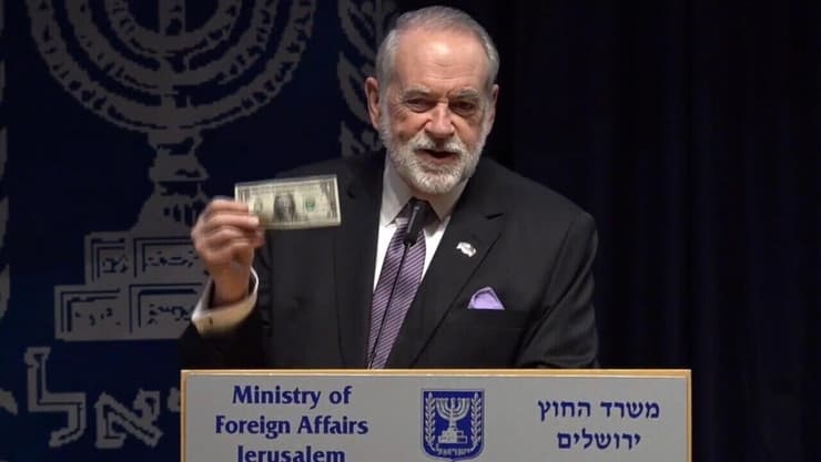 מייק האקבי בכנס בהקמת שגרירות קבע בישראל (צילום: לע״מ) מייק האקבי בכנס בהקמת שגרירות קבע בישראל