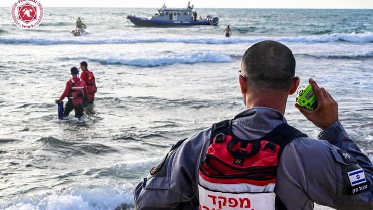 החיפושים אחר הנער אינדשאו דרבה שטבע למוות (צילום: קובי ריכטר/כבאות והצלה לישראל) חיפושים אחר נער בחוף פלמחים