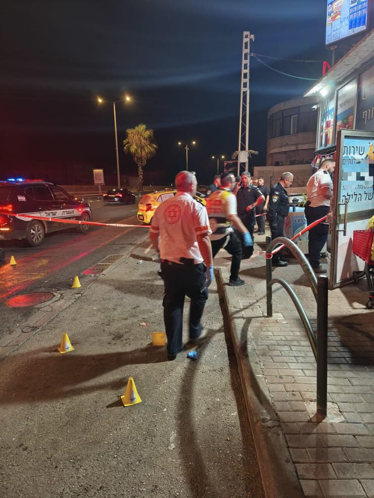 זירת ירי בשדרות ההגנה בחיפה (צילום: תיעוד מבצעי מד"א) זירת הירי בשדרות ההגנה בחיפה