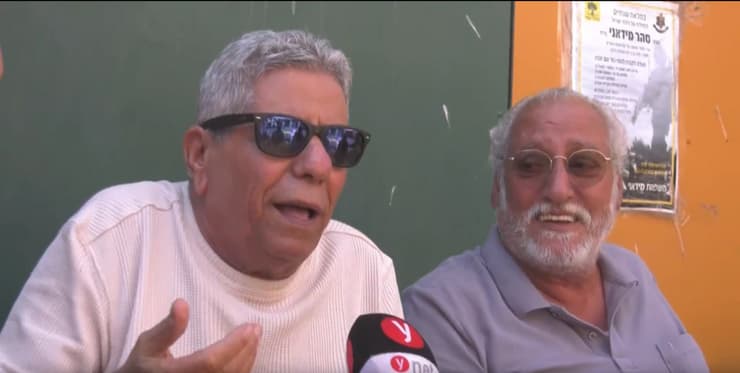 אמנון גדסי ואבישי שומרון, בפרלמנט הוותיקים (צילום: מיקי שמידט) אבישי גדסי ואמנון שומרון