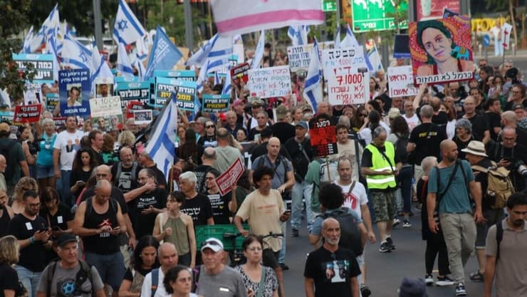 צעדת האלף לכיכר החטופים בתל אביב