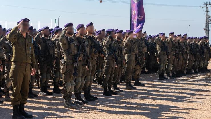 הלוחמים החרדים שולבו בפלוגה חילונית שפועלת בעזה: "משובצים לתורנות עם נשים" (צילום: דובר צה"ל) טקס הסיום של צוות הקרב החטיבתי גבעתי