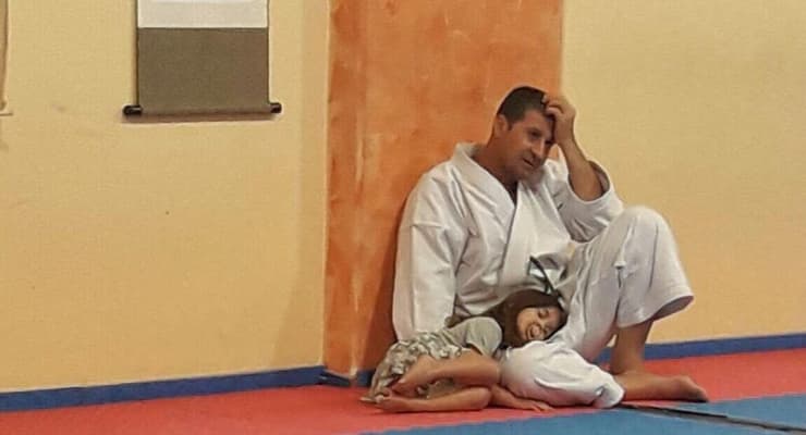 משפחת רוקח על הספה