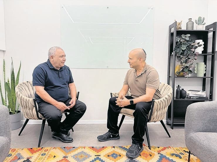 "כרגע המועמד המסתמן הוא איזנקוט". נפתלי בנט ואיזנקוט נפתלי בנט וגדי איזנקוט