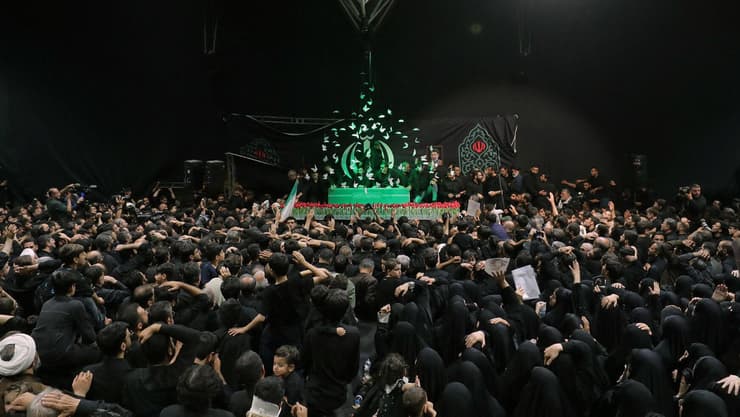 גופה גופתו של עלי חמינאי אימאם חומייני טהרן איראן