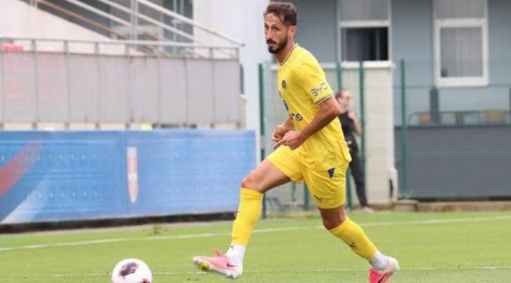 שגיב יחזקאל עם הכדור (האתר הרשמי של מכבי ת"א) שגיב יחזקאל עם הכדור