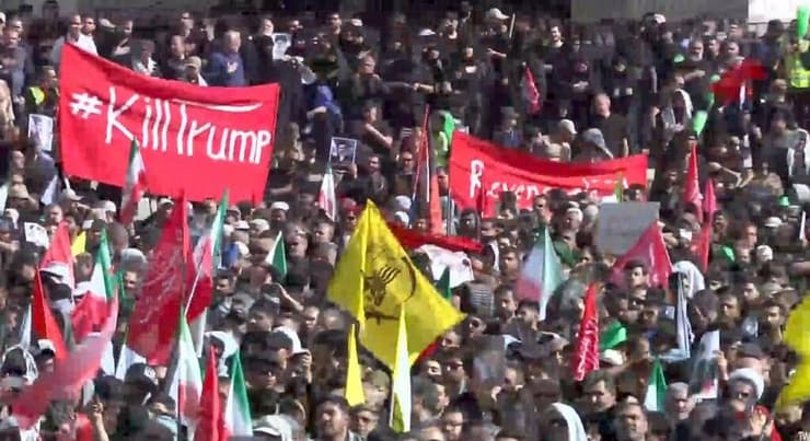 "להרוג את טראמפ". הקהל בהלוויה הלוויית עלי חמינאי בטהרן