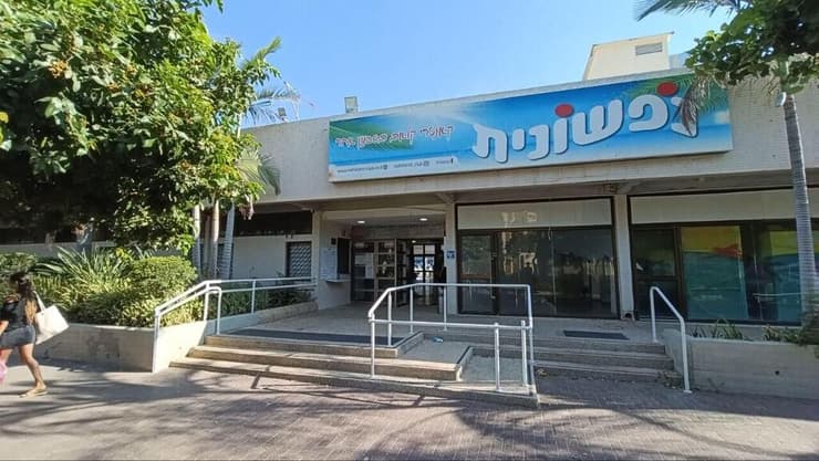 הבריכה הציבורית בחולון (צילום: ליאור שרון) הבריכה הציבורית בחולון