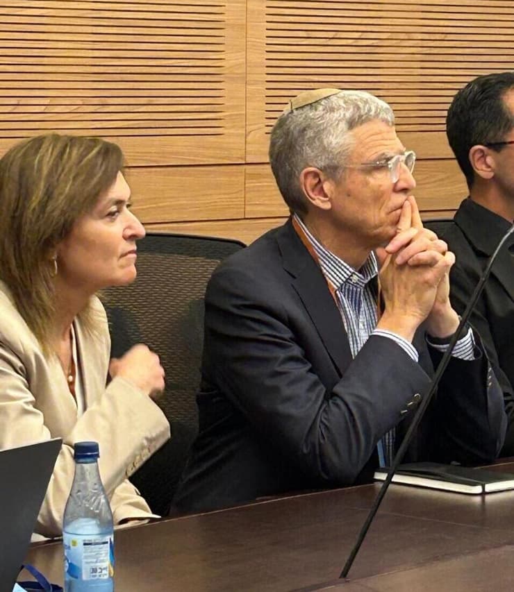 ג'ייקובס בדיון על חוק יסוד לימוד התורה בכנסת, לצד אנה קיסלנסקי, מנכ"לית התנועה הרפורמית בישראל הרב ריק ג'ייקובס