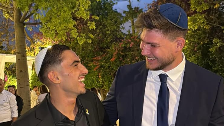 "אין מאושר ממני". סשה טרופנוב ורום ברסלבסקי בחתונה סשה טרופנוב ורום ברסלבסקי