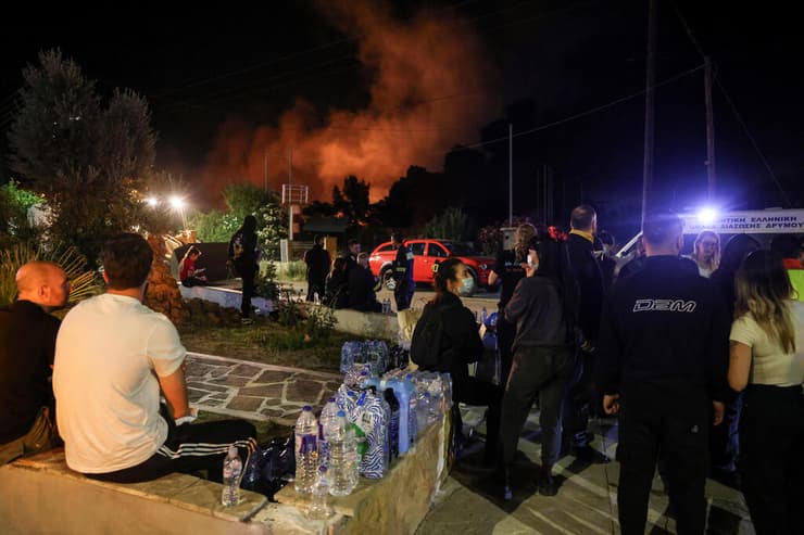חשוד בהצתה נעצר. הלילה של סלוניקי (צילום: REUTERS/Alexandros Avramidis) אירופה יוון שריפה פרברי סלוניקי