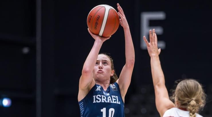איילה אורן צולפת מרחוק (FIBA) איילה אורן צולפת מרחוק