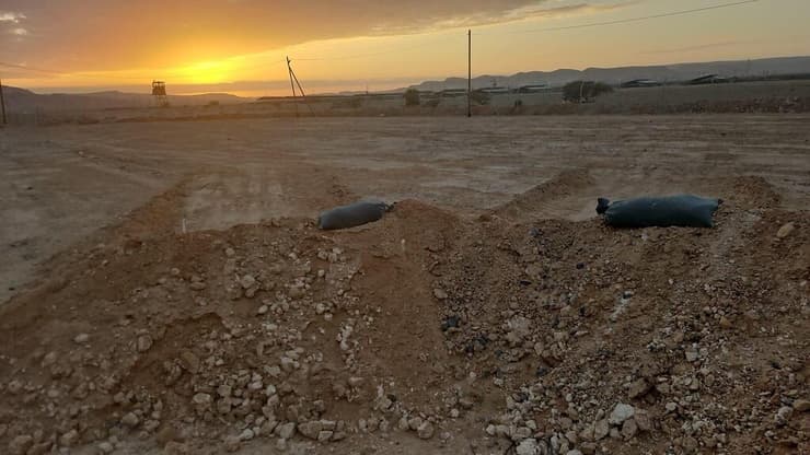 אין מים. שדה חקלאי בערבה התיכונה (צילום: משק קורן) אין מים. שדה חקלאי בערבה התיכונה